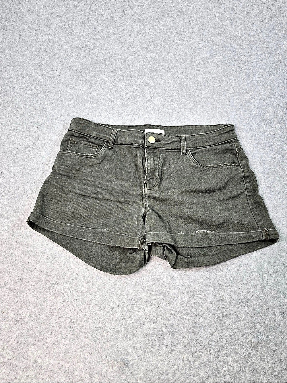 H&M Women’s Cuffed Green Shorts Size 8